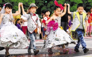儿童科技感潮服 废旧物品变“潮服” 小学生上演环保时装秀