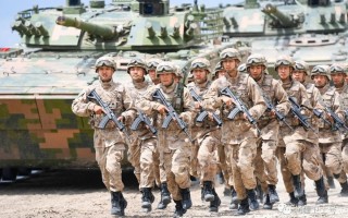 军事科技枪 全球最强单兵武器？QDS-121型步榴枪亮相军演，贵到部队用不起？